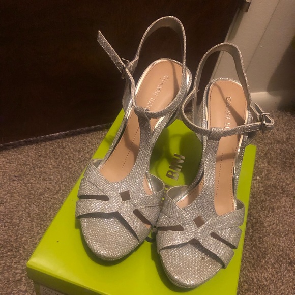 Heels! - Picture 2 of 2